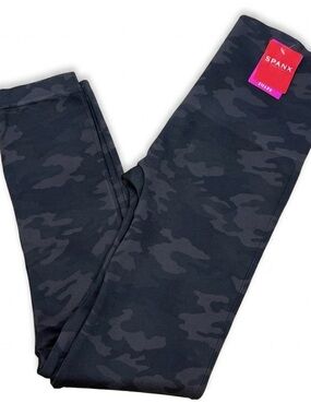 NWT Spanx Look At Me Now Seamless Leggings Black Camo Size 1Xs